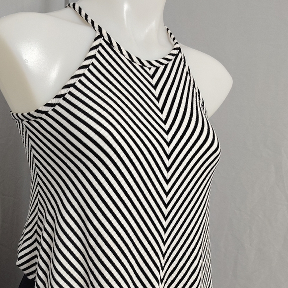 Art Class Asymmetrical Black and White Tank Top - Picture 2 of 5